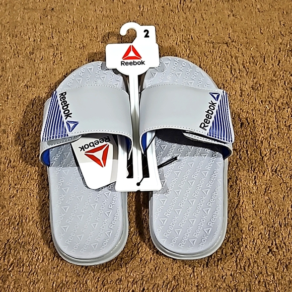 Boys Reebok slides - Picture 2 of 5